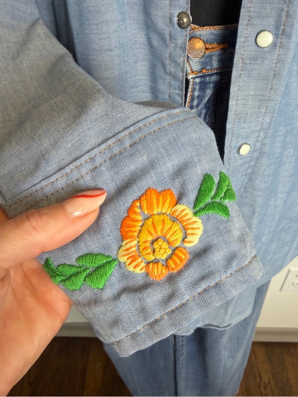 Vintage 1970s Hand Embroidered Chambray Botton Down Shirt Wrangler - Picture 5 of 14